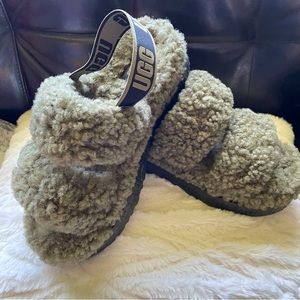 Authentic UGG Oh Fluffita Slipper Shoes 8 really LIKE NEW Khaki Green